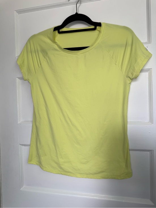 ALO Yoga Tops - ALO Yoga Short Sleeve Crew Tee - Pale Yellow Sz XS